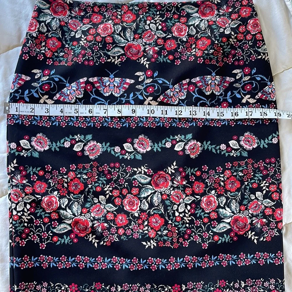 New York &Co 7thAve. MIDI Length Pencil Skirt Dark Floral Size 8 - Picture 8 of 14